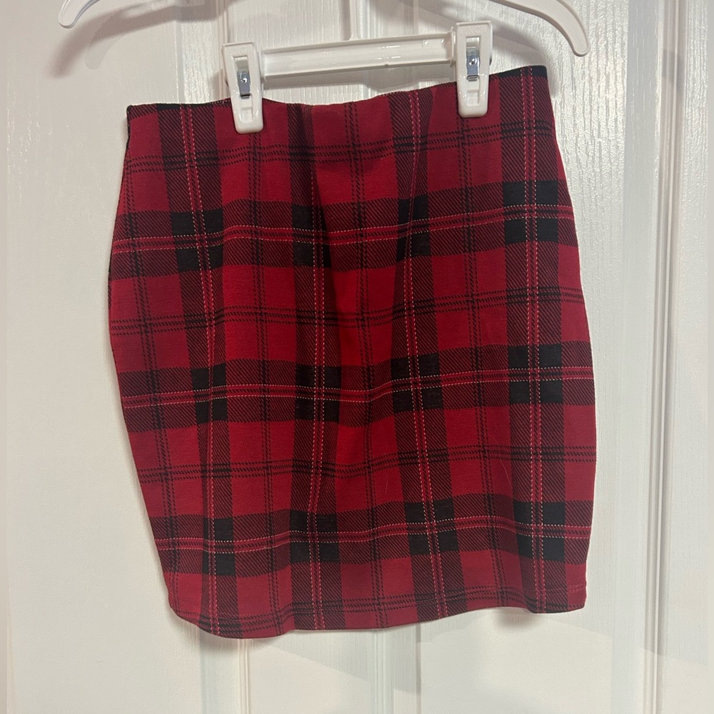 🐰🐰Eclipse Red and Black Plaid Mini Skirt